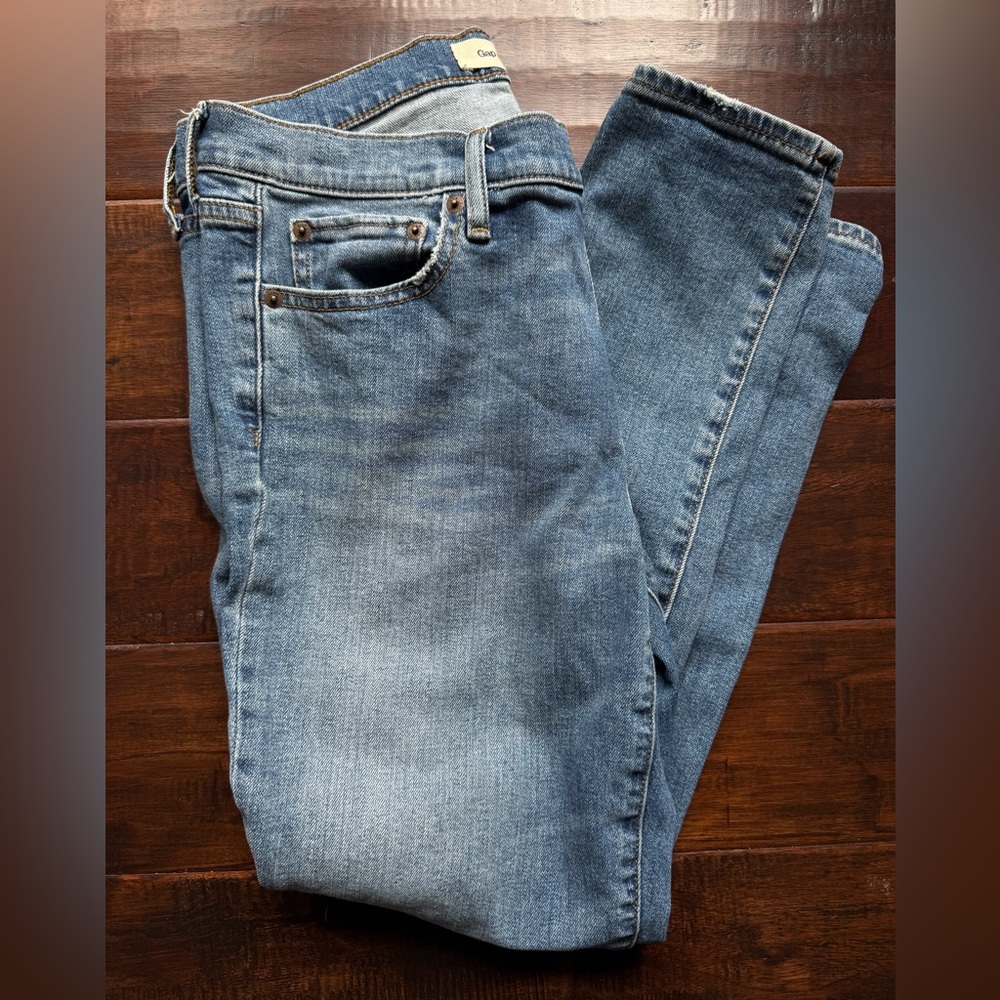 Gap 1969 Real Straight Mid Rise Medium Wash Blue Denim Jeans Size 30S/C